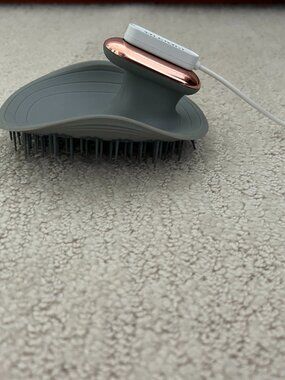 Manta Pulse Hair & Scalp Brush